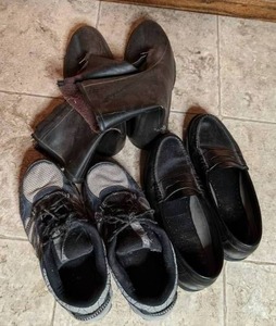 lot 413 image: (3) Pairs of Mens Size 10 Shoes