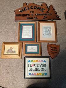 lot 185 image: Lot of Sweet Grandparent Wall Hangings