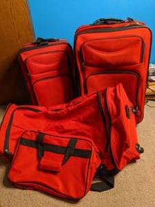 lot 186 image: Set of (4) Travelers Club Luggage