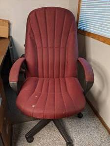 lot 85 image: Adjustable Rolling Office Chair