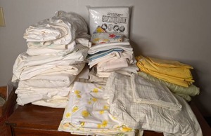 lot 73 image: Lot of Sheets and Pillowcases (Some Vintage)