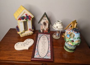 lot 80 image: Cutesy Home Decor