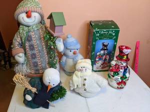 lot 306 image: Festive Snowman Decor