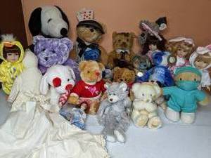 lot 353 image: Lot of Dolls and Stuffed Animals