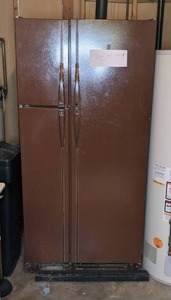 lot 272 image: Vintage Brown Refrigerator