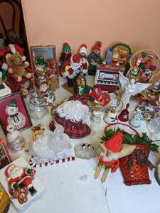 lot 284 image: Jumbo Collection of Christmas Decor