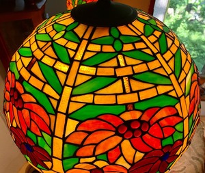 lot 1 image: Stunning Stained Glass Floor Lamp