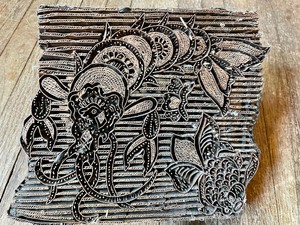 lot 19 image: Batik Presses