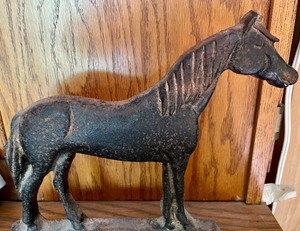 lot 17 image: Horse Door Stop