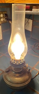 lot 33 image: Electric Oil Lamp