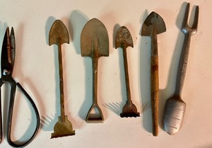 lot 75 image: Lot of Small Flower Arrangement Shears and Shovels