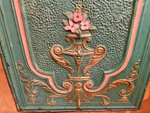 lot 77 image: Beautiful Vintage Tin Decor