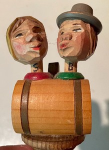 lot 94 image: Kissing Couple Bottle Stopper