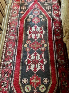 lot 104 image: Decorative Rug