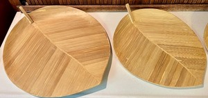 lot 114 image: 4 Leaf Shaped Serving Platters
