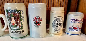 lot 116 image: Mug Grouping