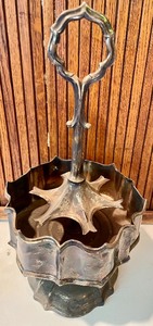 lot 132 image: Vintage Cruet Stand