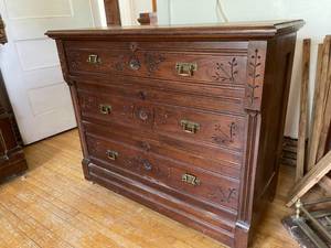 lot 219 image: Vintage 3 Drawer Dresser