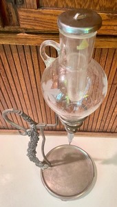 lot 142 image: Vintage Etchen Oberglass Austrian Hanging Wine Aerator