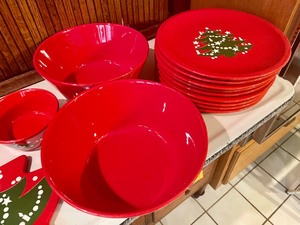 lot 134 image: Waechtersbach Holiday Dishware