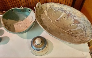 lot 145 image: Pottery Items