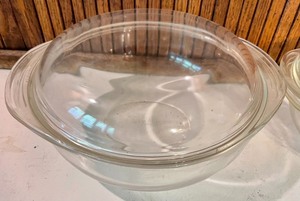 lot 191 image: Pyrex Dishware
