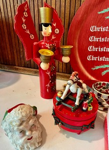 lot 304 image: Holiday Grouping