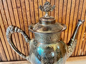lot 300 image: Toronto SP Company Quadruple Silver Plate Coffee Pot