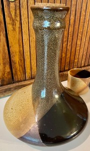 lot 313 image: Pottery Vessel with 3 Small Cups