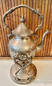 lot 319 image: Vintage Tilting Teapot with Warmer
