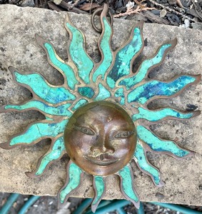 lot 296 image: 4 Decorative Brass Suns