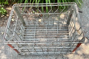 lot 291 image: Vintage Morning Glory Milk Crate