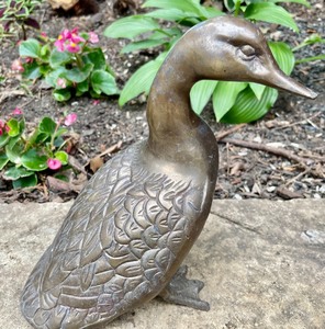 lot 353 image: Metal Duck Decor
