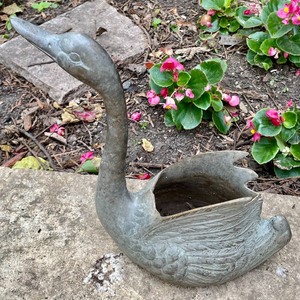 lot 275 image: Swell Swan Planters