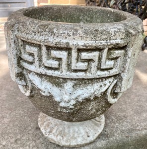 lot 341 image: Small Planter