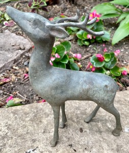 lot 350 image: Deer Decor