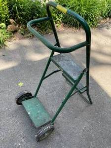 lot 273 image: Rolling Collapsible Step Stool  Dolly