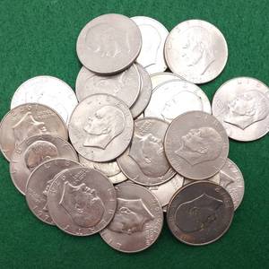 lot 50 image: 25 Eisenhower Dollars, Better Grades