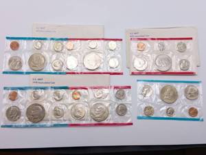 lot 55 image: 3 US Mint Sets - 1975, 1976 & 1978, Includes 6 Eisenhower Dollars