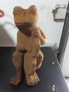 lot 2 image: 13 Cast Iron Frog Statue