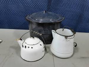 lot 10 image: Enamel Canner With Lid & 2-Kettles