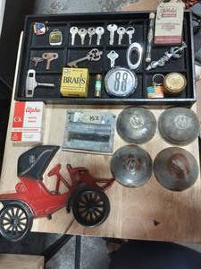 lot 57 image: Old Car Keys & Car Emblems