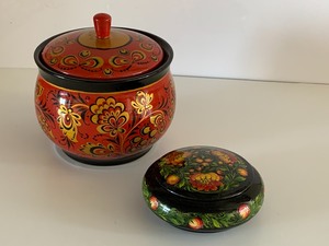 lot 53 image: Two Decorative Trinket Boxes