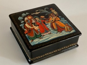 lot 52 image: Beautiful Lacquer Box