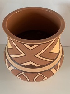 lot 57 image: Ukrainian Pottery Vessel - by Svitlana Kobetz