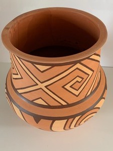 lot 60 image: Ukrainian Pottery Vase by Svitlana Kobetz