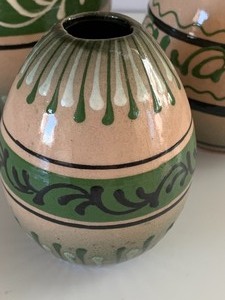 lot 77 image: Set of Three Coordinating Vases