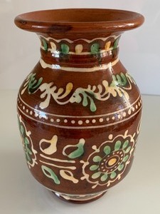 lot 83 image: Ukrainian Pottery Vase- Kosiv Ceramics