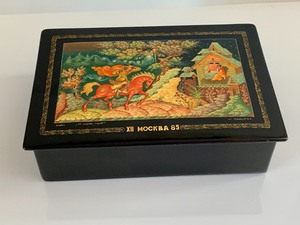 lot 94 image: Beautiful Lacquer Box