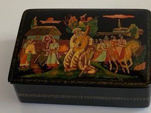 lot 97 image: Small Lacquer Box